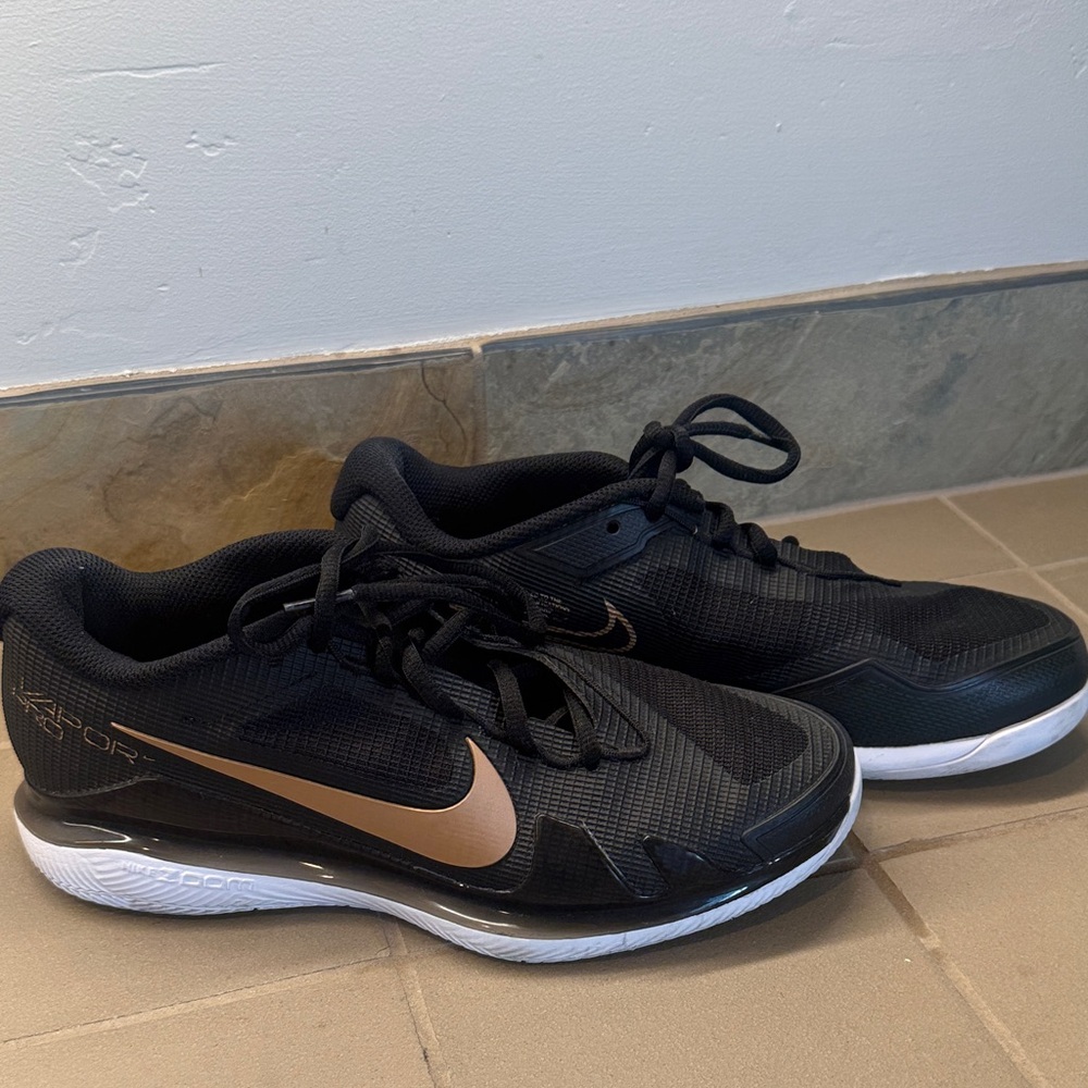 Nike vapor pro tennis shoes